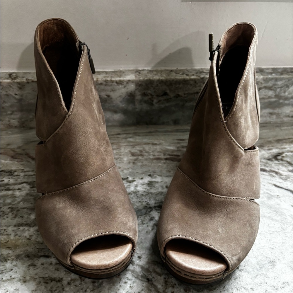 Dansko Delphina Peep Toe Shoe Womans Size 39 NWOT - Picture 2 of 5